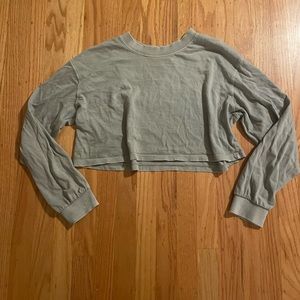 Cropped flowy gray sweatshirt